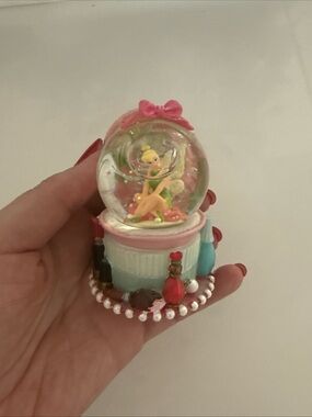 Disney Tinker Bell Figurine Snow Globe with Pink Bow and Green Dress